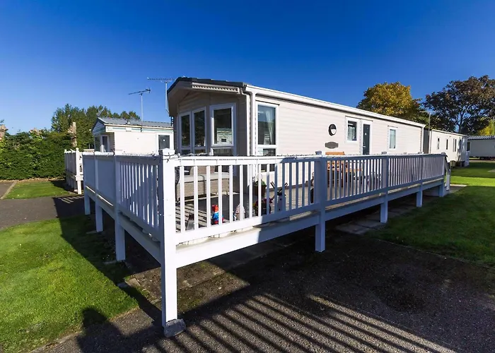 Great 6 Berth Caravan For Hire At Manor Park In Hunstanton Norfolk Ref 23014W